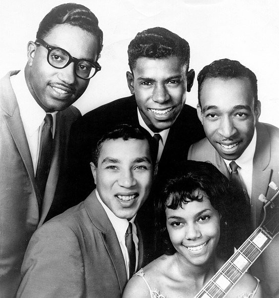 Smokey Robinson & The Miracles – Biography, Songs, Albums, Discography & Facts
