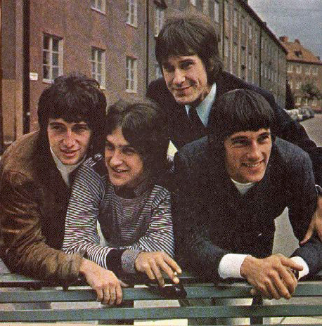 The Kinks – Biography, Songs, Albums, Discography & Facts
