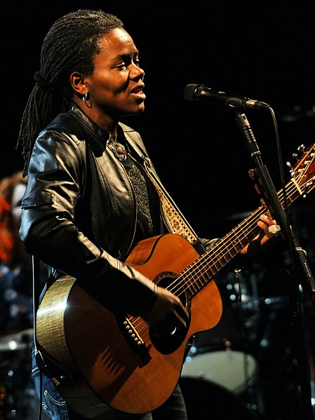 Tracy Chapman – Biography, Songs, Albums, Discography & Facts
